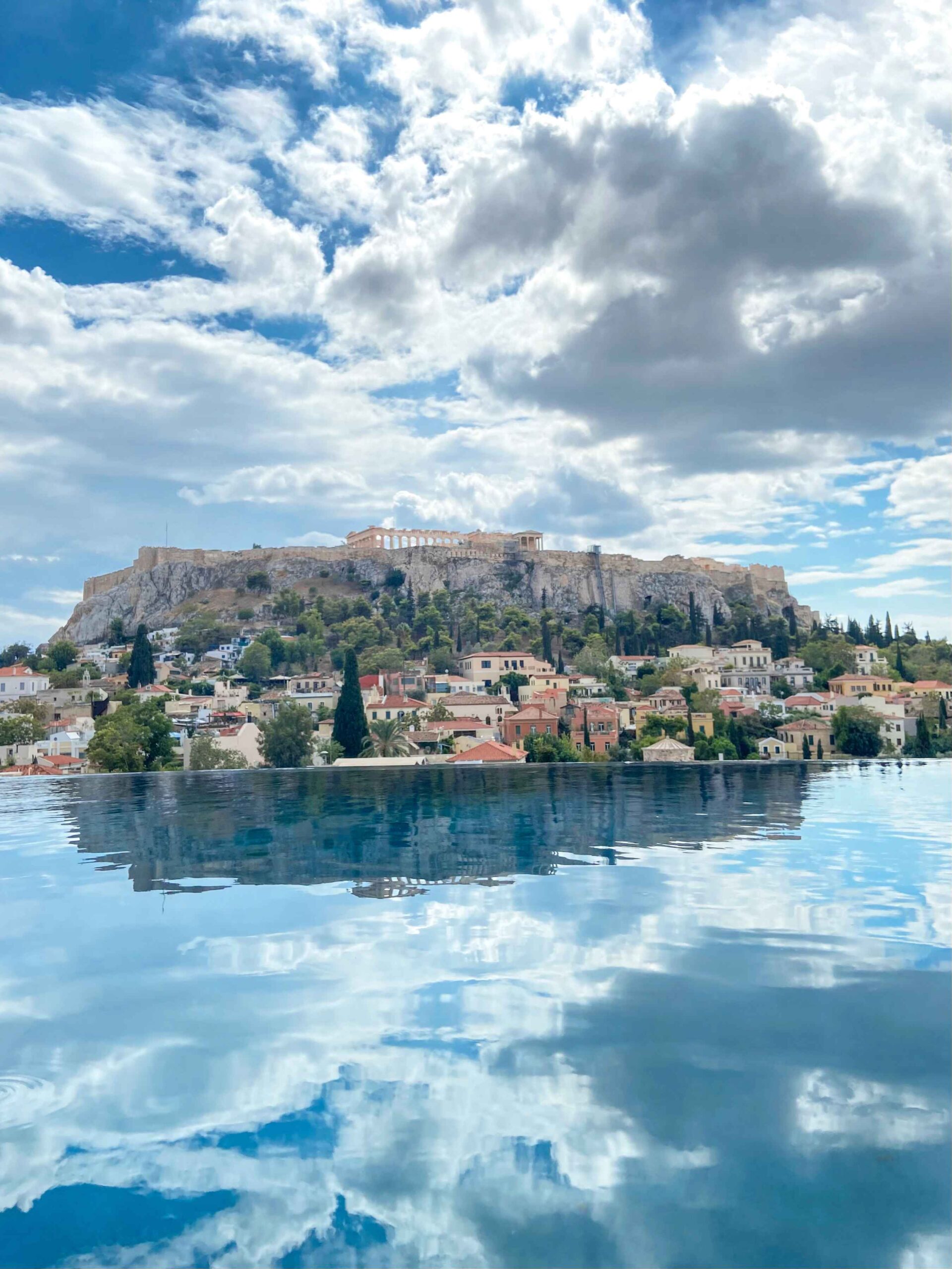 The Dolli’s restaurant: ένα αναπάντεχο μενού και η καλύτερη θέα της Ακρόπολης που έχω δει.